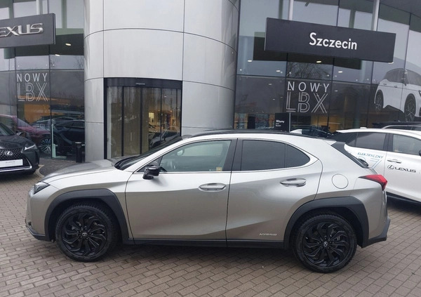 Lexus UX cena 152900 przebieg: 16562, rok produkcji 2022 z Szczecin małe 562